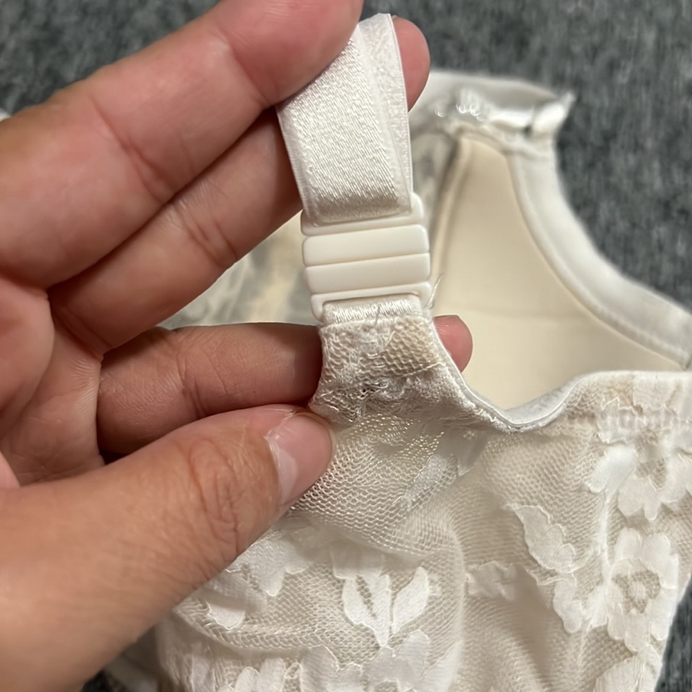 Victoria Secret Bra - Picture 6 of 7